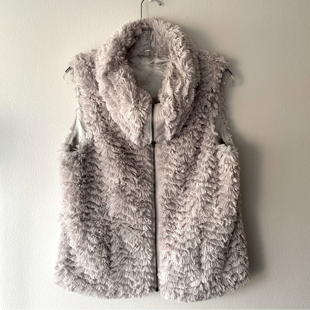 FEVER Womens VEST LUXURIOUS FAUX FUR, COLLAR Zipper, Satin Interior Taupe size M
